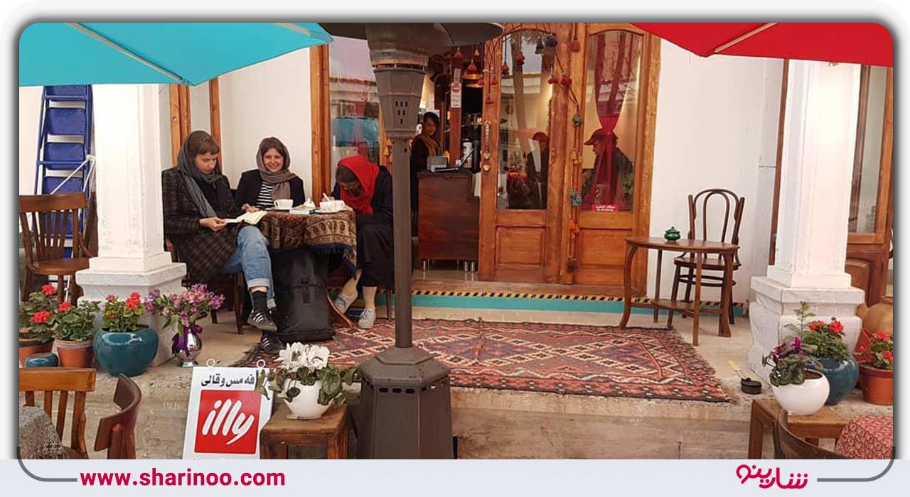 کافه رستوران مس و قالی اصفهان