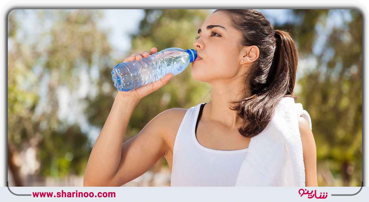 5. حداقل 2.5 لیتر آب در روز بنوشید